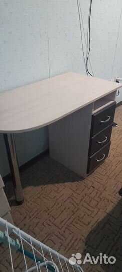 Письменный стол для школьника бу