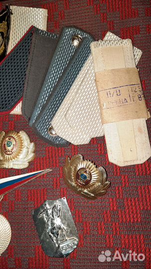 Погоны, петлицы, кокарды, пуговицы, эмблемы