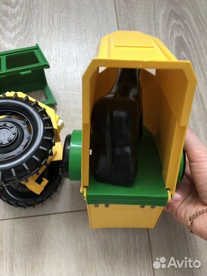 Трактор с прицепом