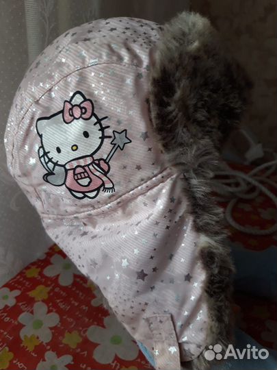 Продаю зимнюю детскую шапку Hello Kitty