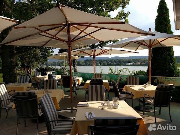 Зонт летний на центральной опоре от солнца и дождя