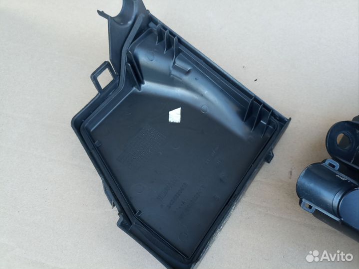 Корпус блока предохранителей LADA Largus Duster