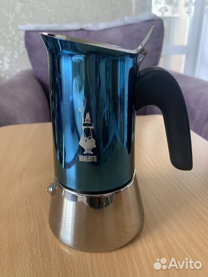 Гейзерная кофеварка новая