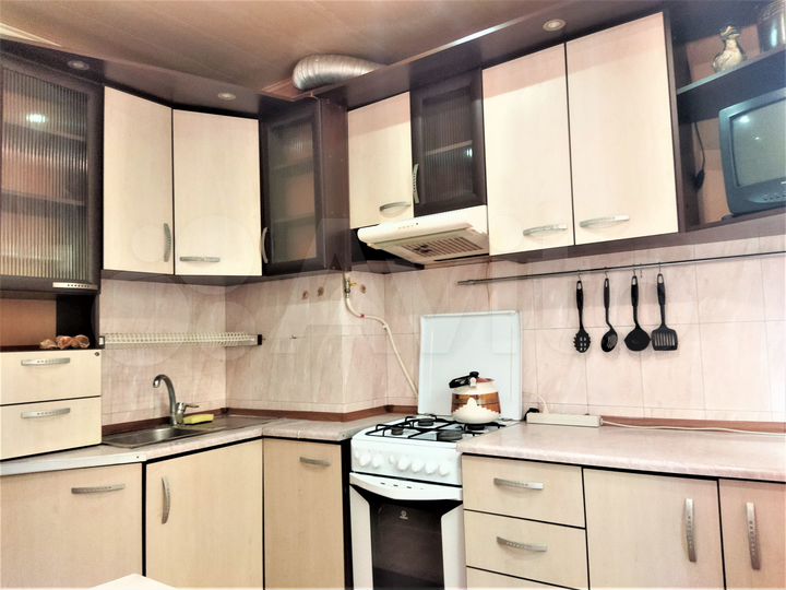 2-к. квартира, 50 м², 1/9 эт.
