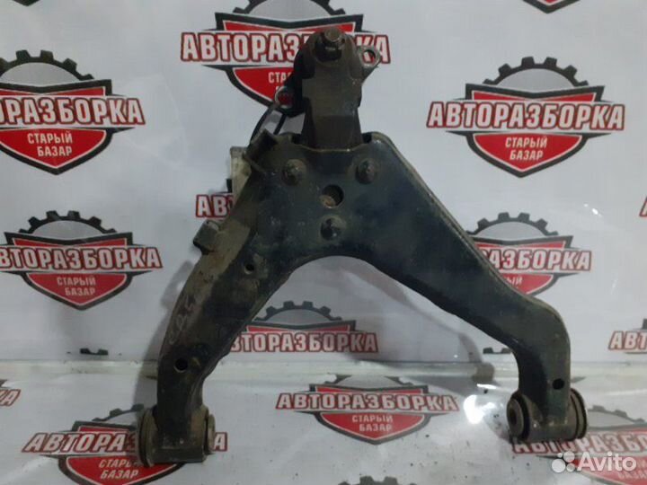 Рычаг нижний передний правый Toyota Town Ace Noah