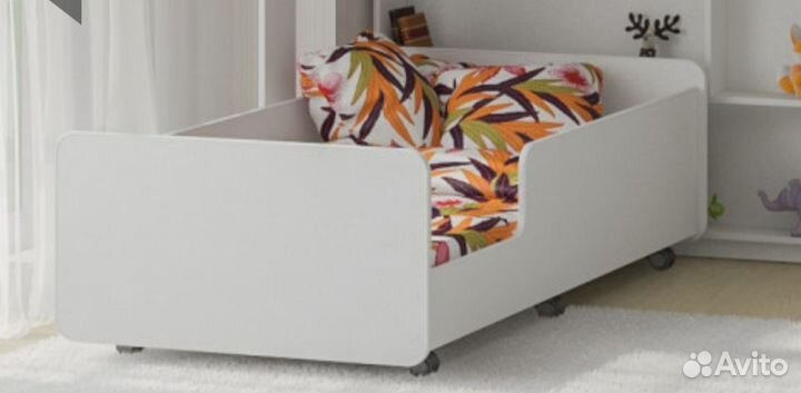 Детская кровать+матрас+наматрасник