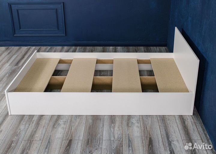 Кровать с матрасом