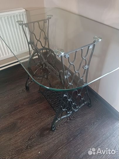 Стол из станины, обеденный стол