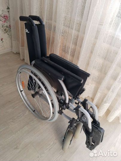Инвалидная коляска складная бу Ширина сиденья 41см