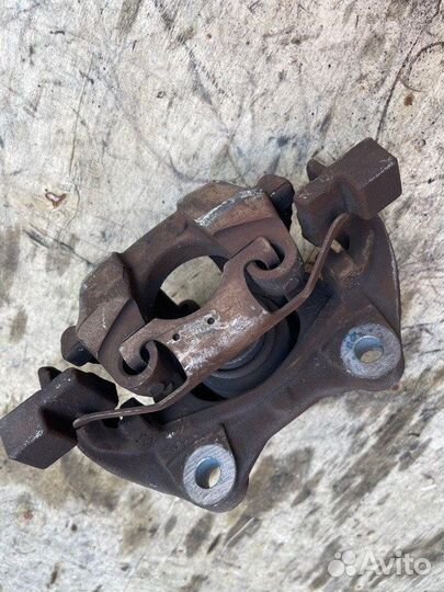 Суппорт задний левый Mercedes-Benz E-Class W212