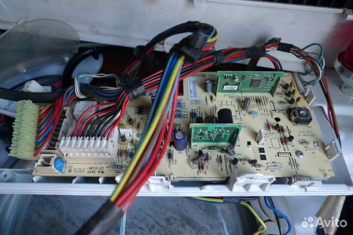 Стиральная машина Indesit WIU-81 в разборе