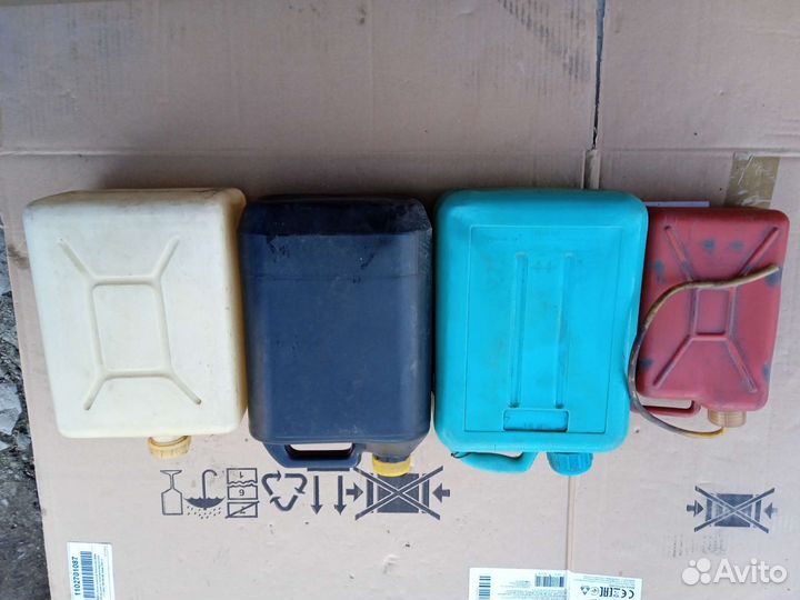 Канистры СССР в ретроавто