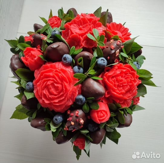 Съедобные букеты из клубники для любимых