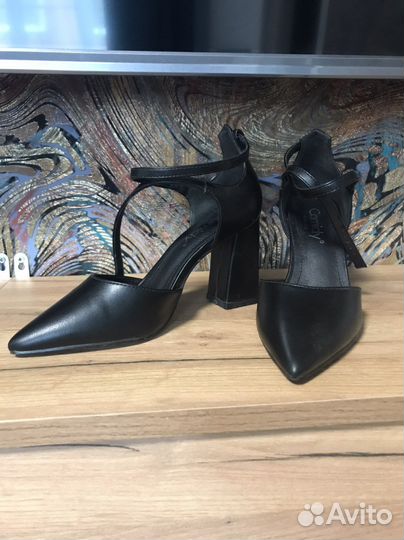 Босоножки новые