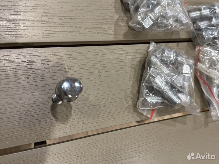 Колесные болты