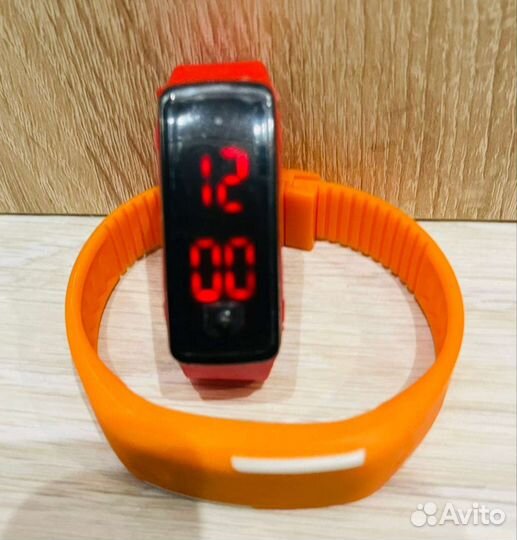 Часы противоударные электронные