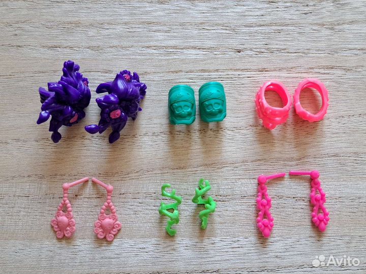 Аксессуары от кукол монстер хай