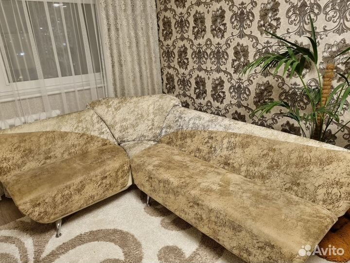 Угловой кухонный уголок