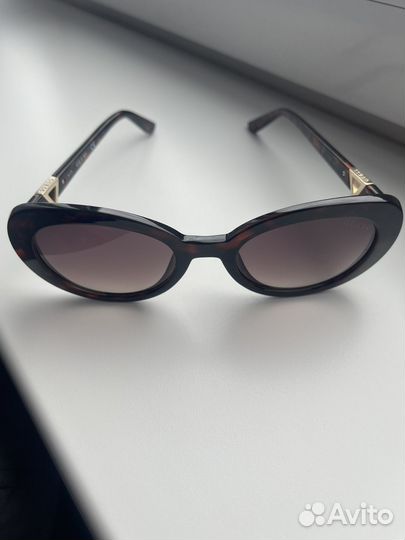 Солнцезащитные очки женские Guess