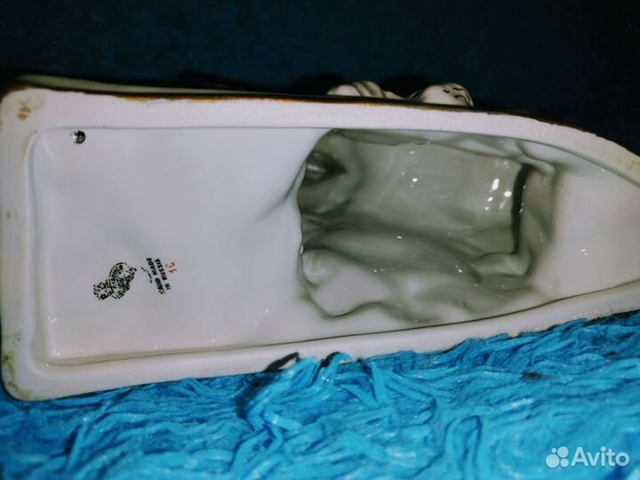 Статуэтка фарфор