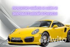 Водитель премиум класса на своём автомобиле