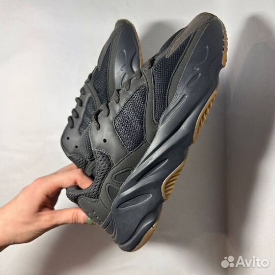 Кроссовки Adidas Yeezy Boost 700 LUX новые