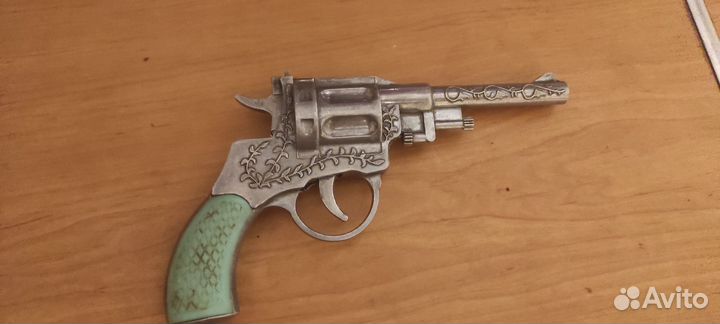 Игрушечный пистолет