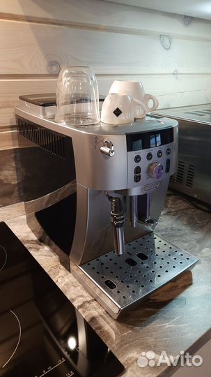 Кофемашина delonghi magnifica s