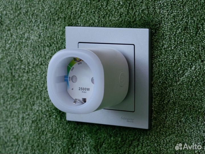 Умная розетка qubiot Plug