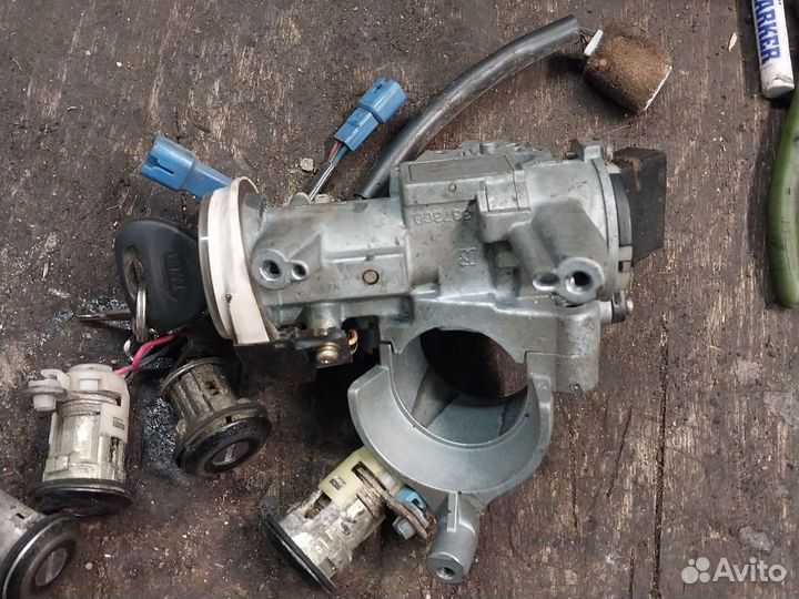 Замок зажигания с личинками Mitsubishi Pajero 2