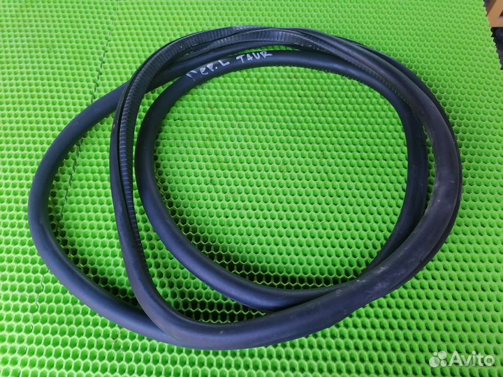 Уплотнитель двери передней левой Таурег 7L