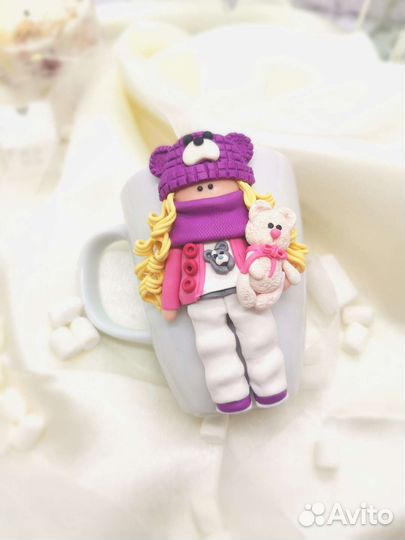 Кружки с декором из полимерной глины куклы