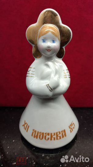 Фарфоровая статуэтка 