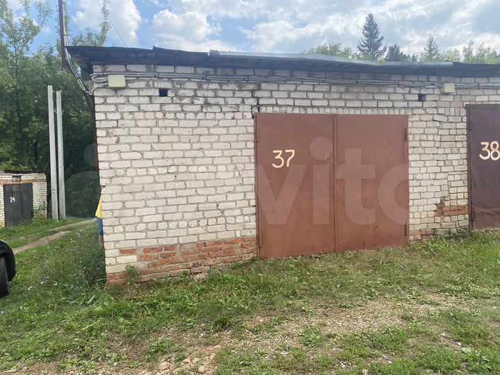 Гараж, > 30 м²
