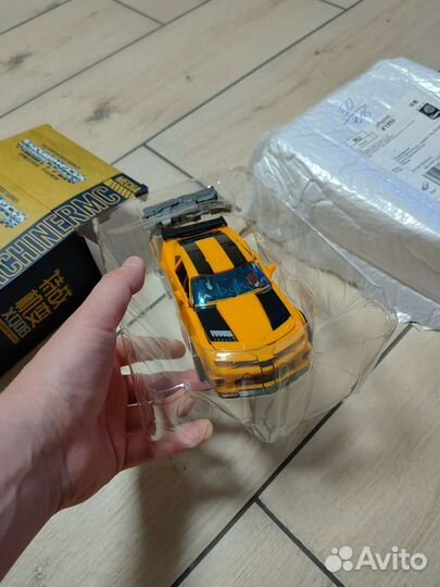 Робот трансформер Бамблби