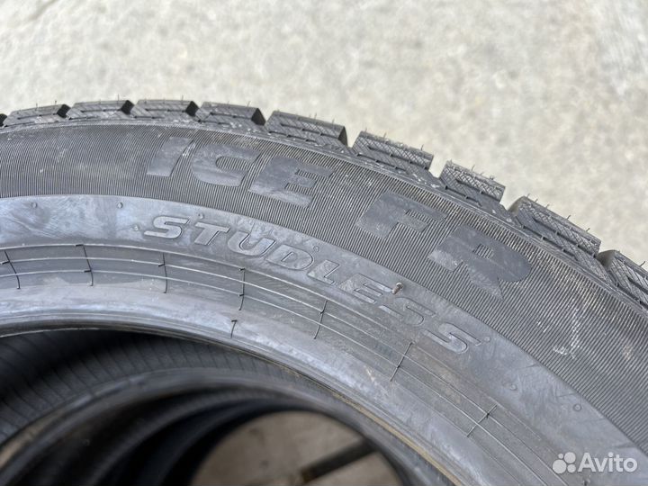 Pirelli Formula Ice FR 215/50 R17 95T