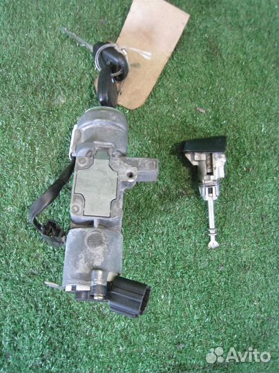 Замок зажигания Toyota Avensis T25 2006