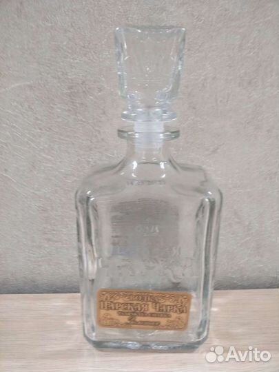 Стопки, штоф, бутылки, тарелки