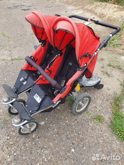 Коляска для двойни, погодок