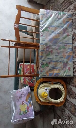 Детская кровать с 2 матрасоми,ходунки