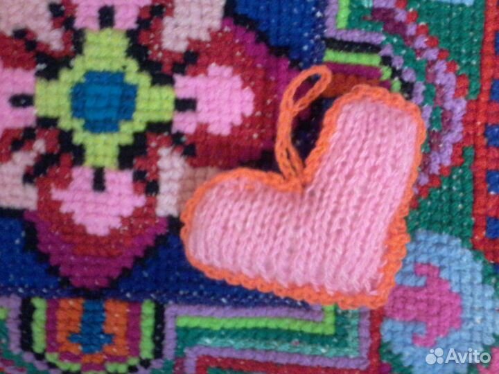 Вязаное сердечко - сувенир для влюбленных