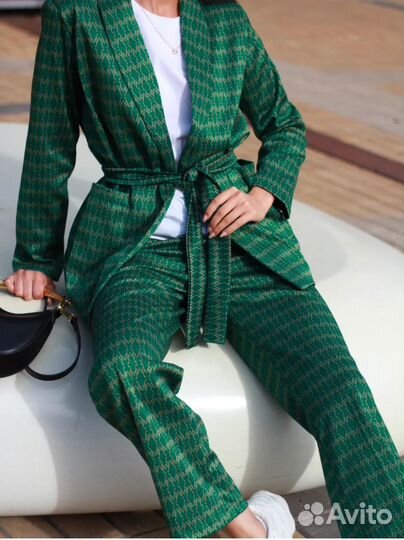 Костюм женский брючный