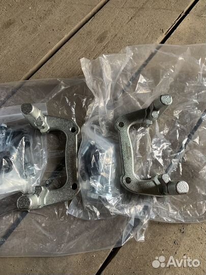 Скоба заднего суппорта лев. прав. 2шт