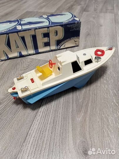 Детская игрушка катер Чайка