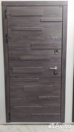 Дверь входная Бостон с зеркалом