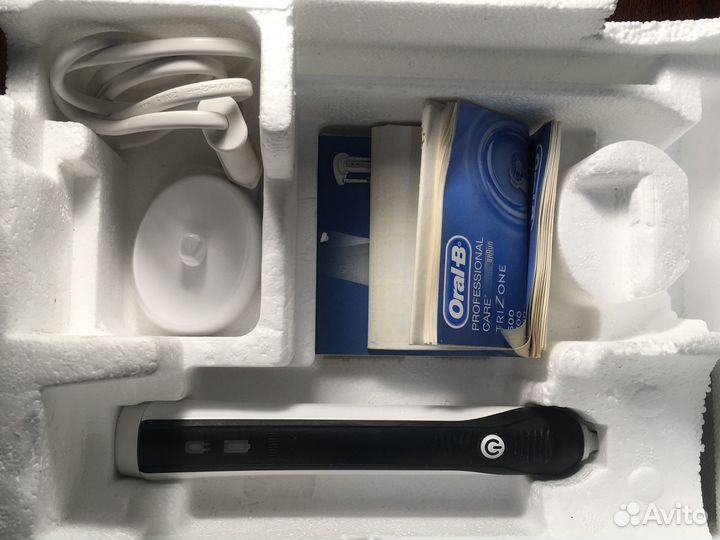Зубная щетка Oral-B 700 (Black Edition pro)