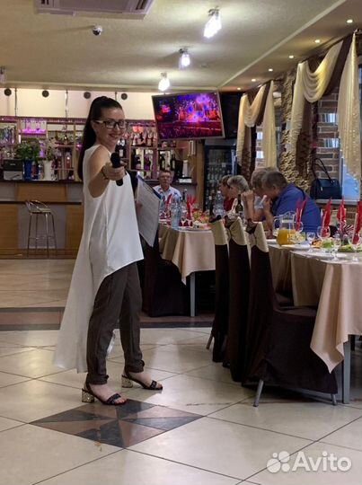 Ведущая (тамада)