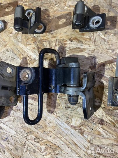 Петля двери VW Passat B6 B7 CC 05-15