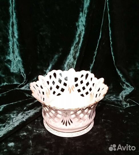 Фарфоровая вазочка для конфеток