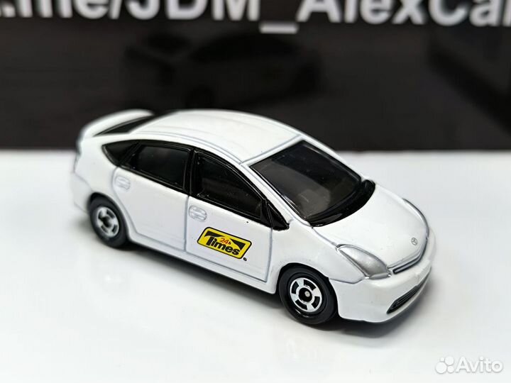 Toyota Prius 1:64, белый цвет, в наличии